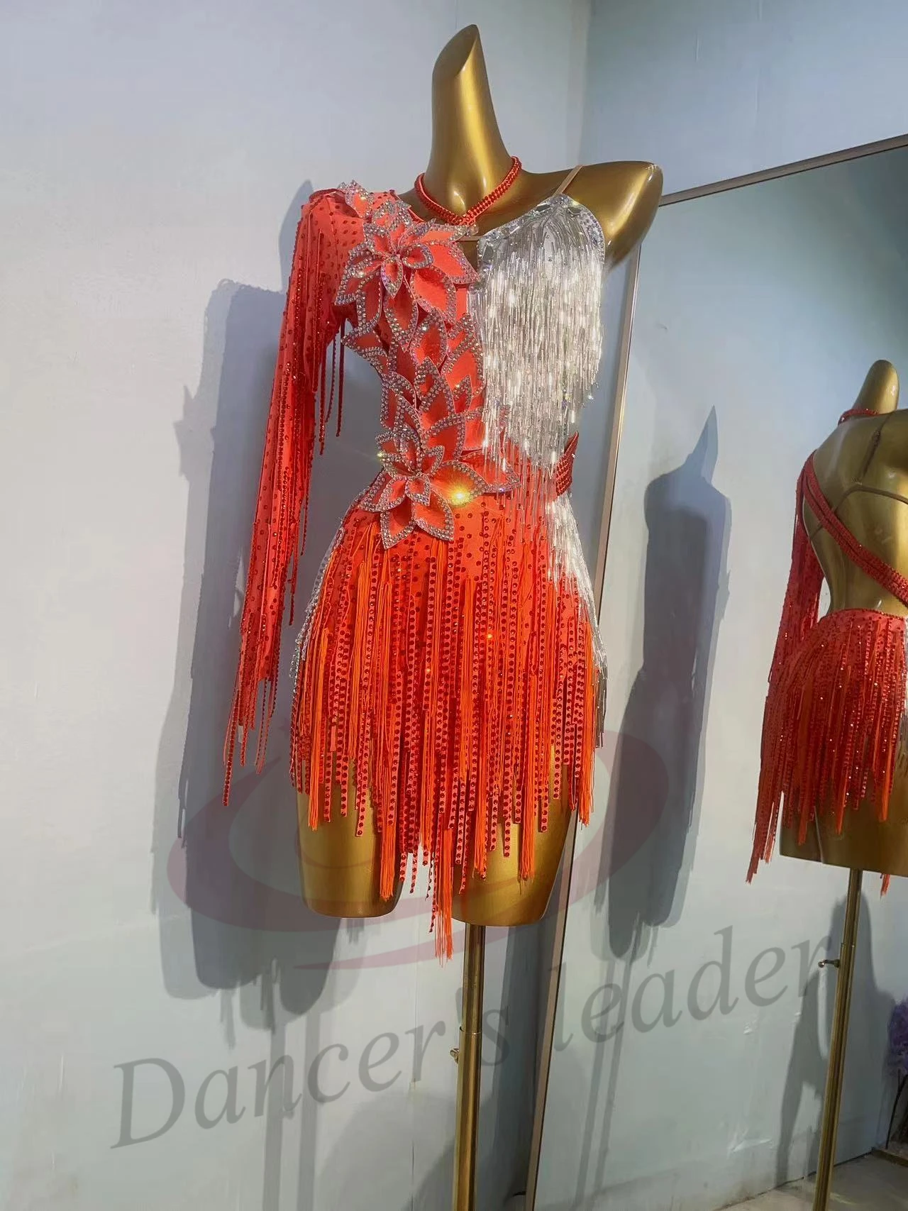 라틴 댄스 경연 대회 여성 하이 엔드 맞춤형 실버 다이아몬드 꽃 실버 체인 탱고 공연 의류 블랙 풀 드레스