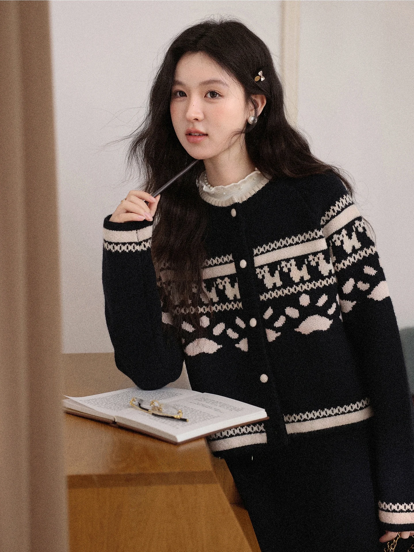 

Black College Style Long Sleeve Sweater Skirt Set Women's Autumn Winter New Age Reduction Fashion Set Adult Casual Style