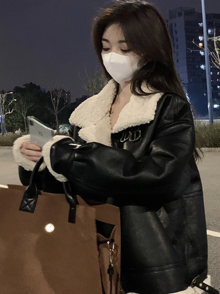 Korean Female Street wear Outwear Retro Thick Warm Leather Coat Winter Woman Plush Loose Fur Integrated Lapel Long Sleeve Jacket