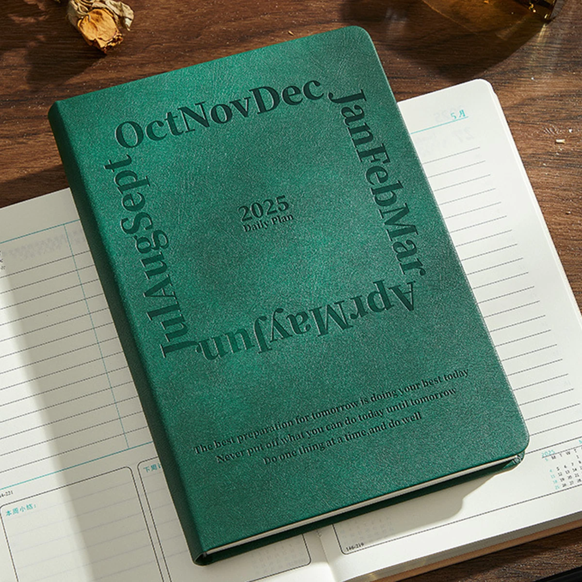 (Can Engrave Logo) A5 Leather 2025 Business Schedule, Student Daily Planner, 365-day Record Book, Notepad, Memo, 202 Sheets