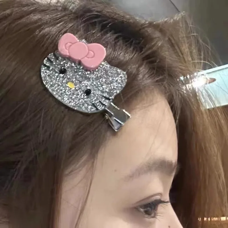 

Cute Hello Kitty High Beauty Bow Hair Clip with Spicy Girl Sweet Cool Bangs and Shattered Hairpin Headpiece on The Forehead Side