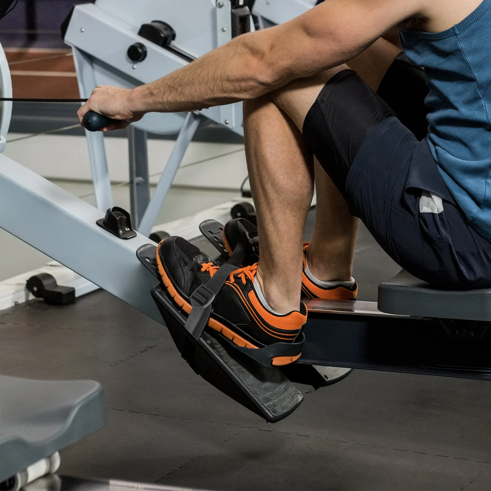 قطعتان من أحزمة القدم المعززة - مراجعة Home Gym Universal Machine وسعره