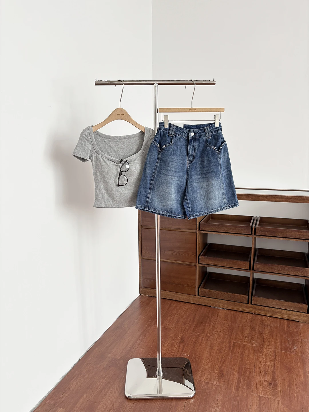 

High Waist Loose Fit Korean Retro Commuter Style Denim Shorts Women's Summer 2026 New Fashion Straight Leg Slimming Hot Pants