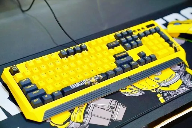 Imagem -03 - Transformadores Bumblebee Gaming Teclado Robô com Fio Rgb Light Interruptores Vermelhos Kg8104 Jogo Mecânico