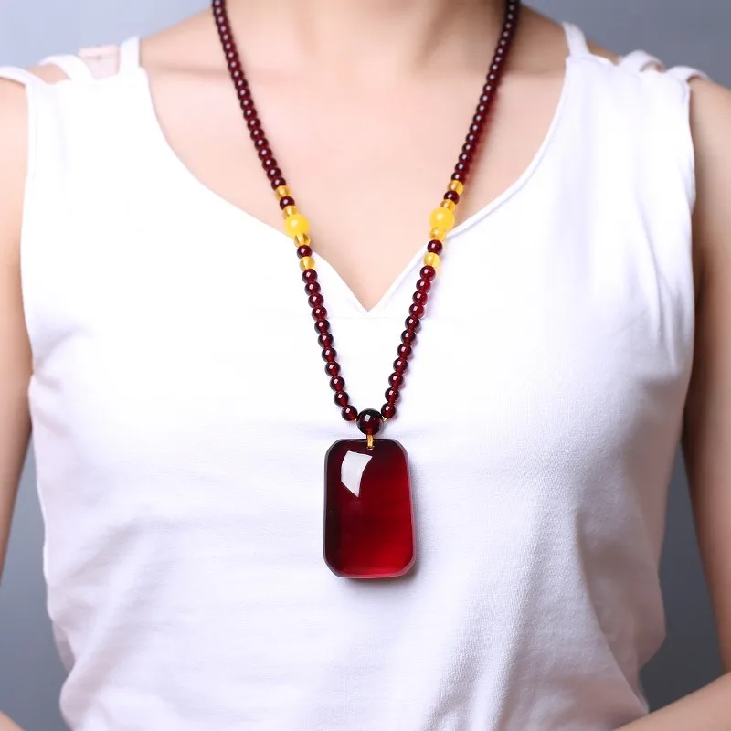 

Beeswax Pendant Red Blood Amber Water Drop Women's Model