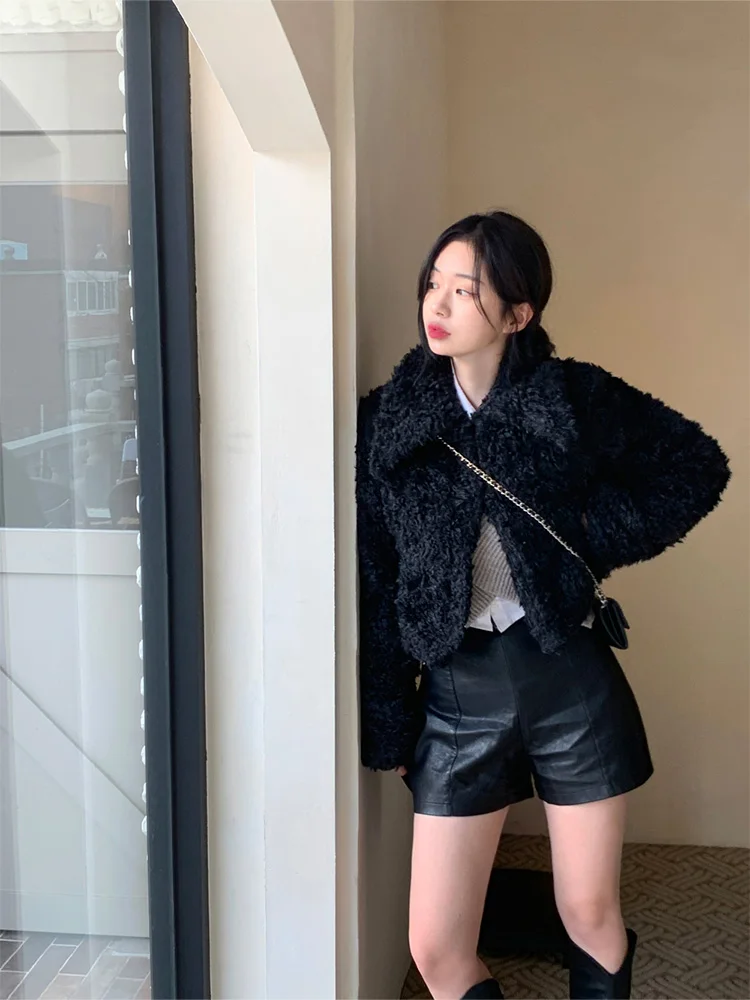 2025 Winter New Women's Thiened Bla Lamb Fur ort Coat Hair Inteated Outerwear Youth Faion Luxury Sle Long Sve