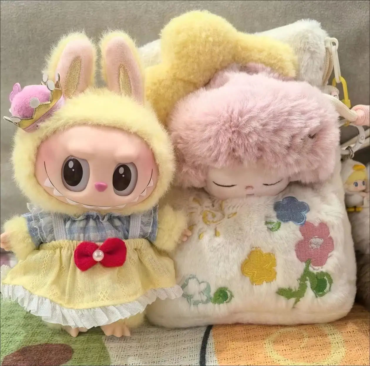 Vêtements de poupée Labubu mignons de 17cm, ensemble salopette en Denim ornée de cerises, accessoires de mode, joli tenue, cadeaux