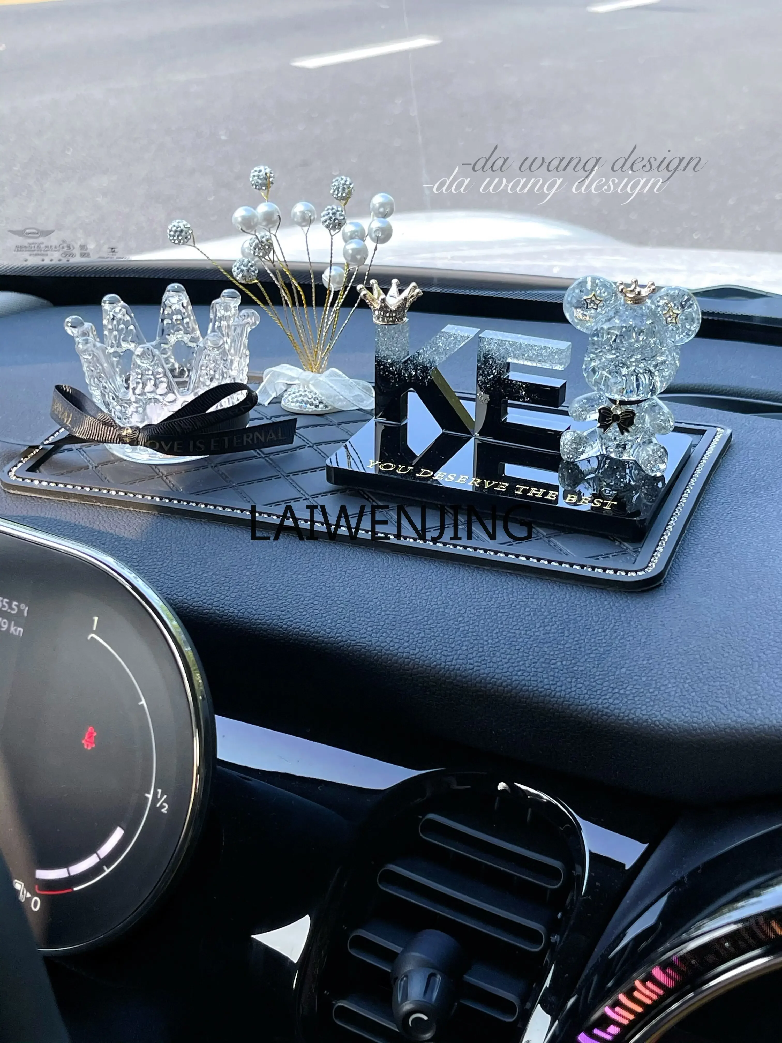 HLZ car ornament center console car aromatherapy perfume bow creativity