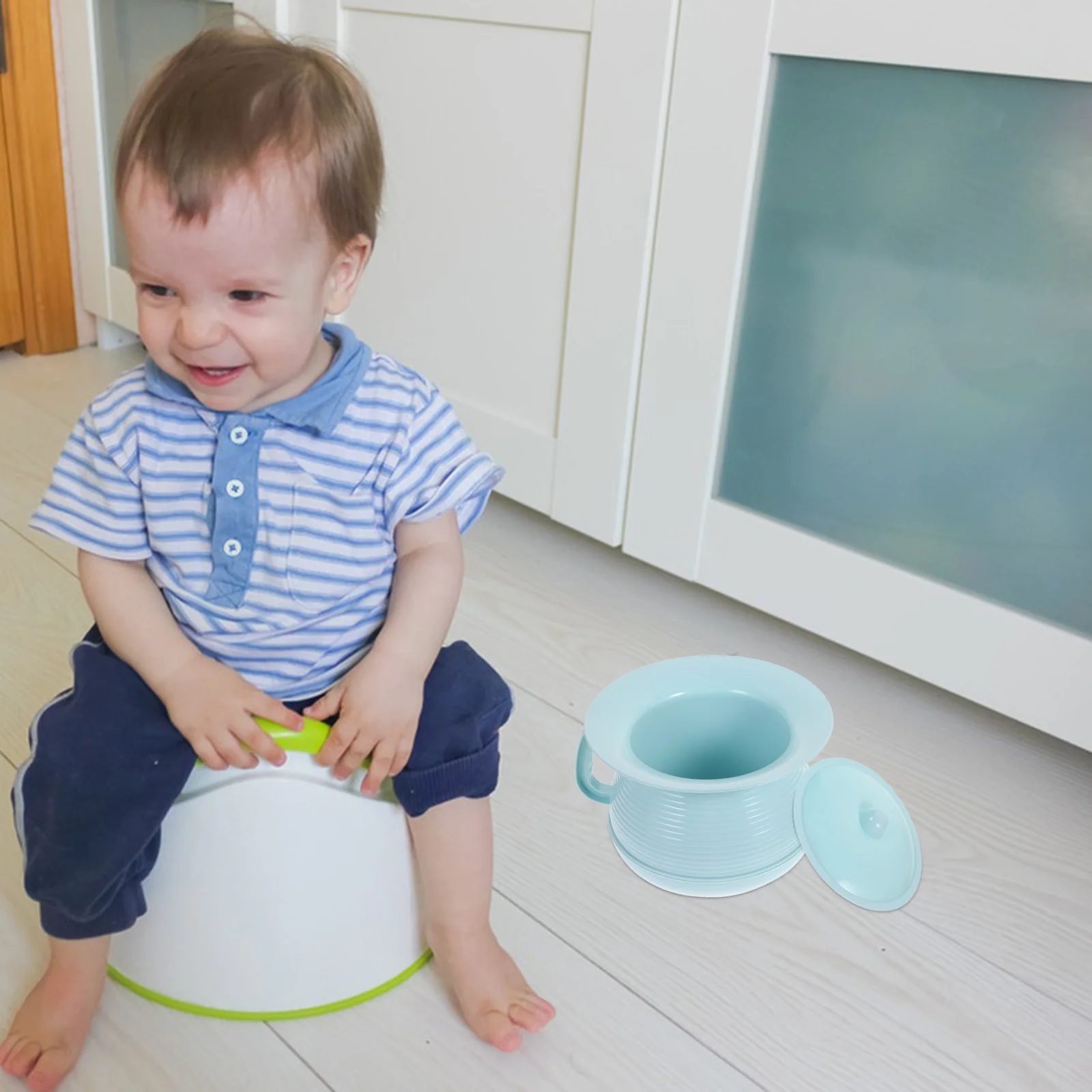 子供用トイレポータブルプラスチック小便器子供大人用大容量旅行キャンプ車使用ブルー尿バケツトイレトレーニング