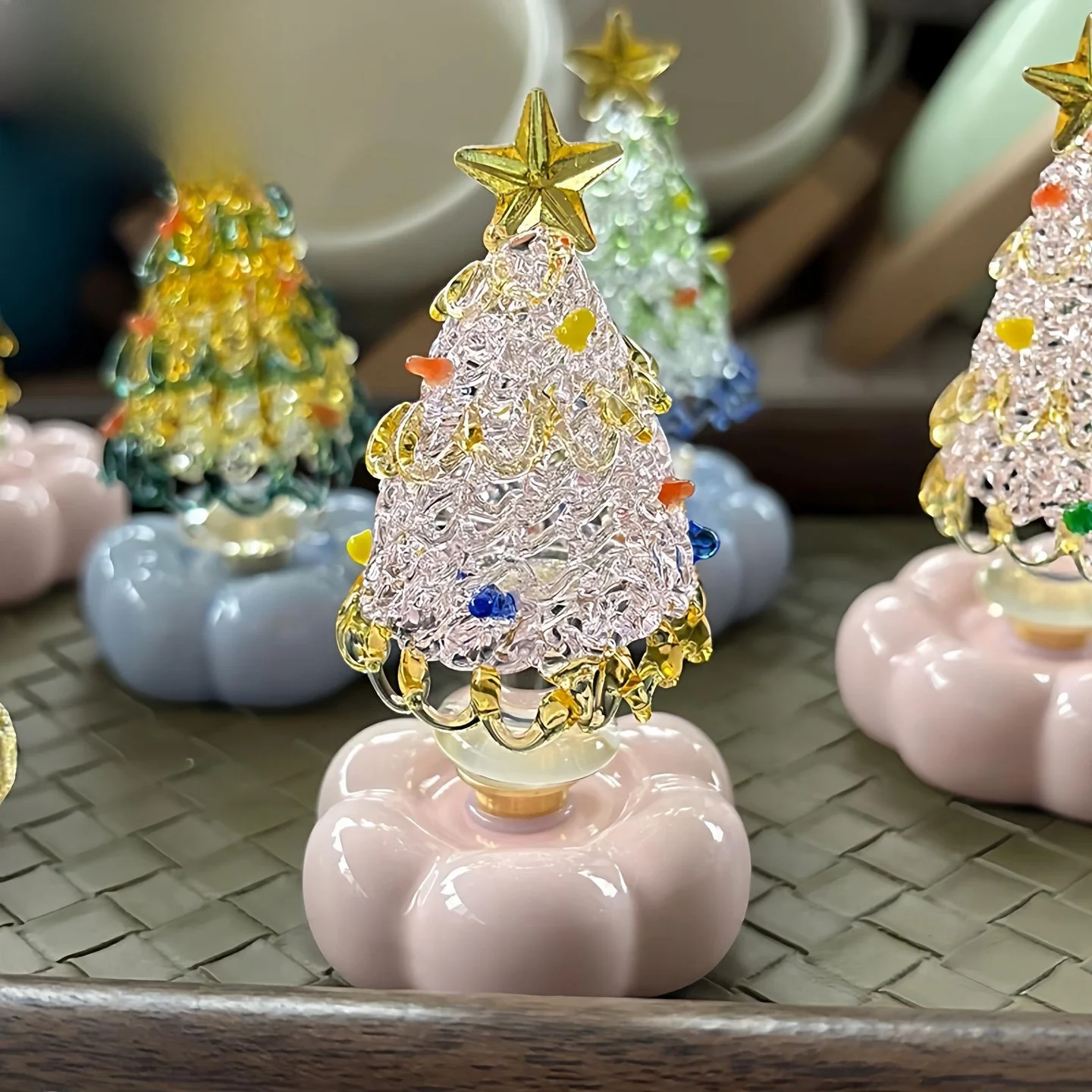 زينة شجرة عيد الميلاد السيراميكية المصنوعة يدويًا، زخرفة زجاجية كهدية لأفضل صديق، بأسلوب جينغدتشن، دوارة بلمسة نهائية غير لامعة #1