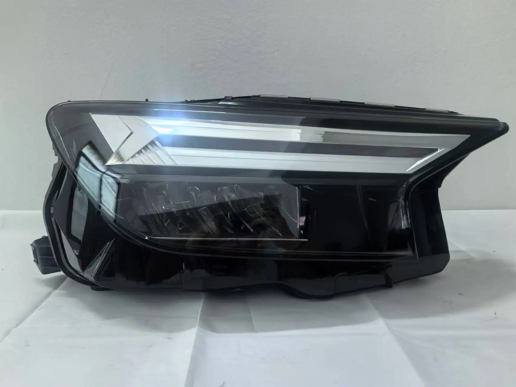Clrak AutomobileOriginal اكسسوارات السيارات المصابيح الأمامية ل Q4 E-tron LED مجموعة مصابيح أمامية 2021-2024