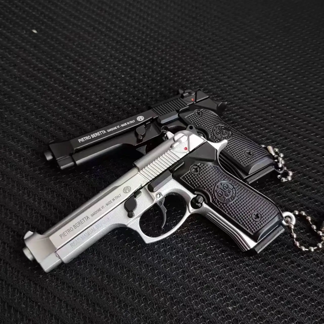 Alloy 1:3 Scale 92F Mini Pistol Model Keychain Mini Toy Gun Weapon Model Metal Keychain for Adult Kids Christmas Gift