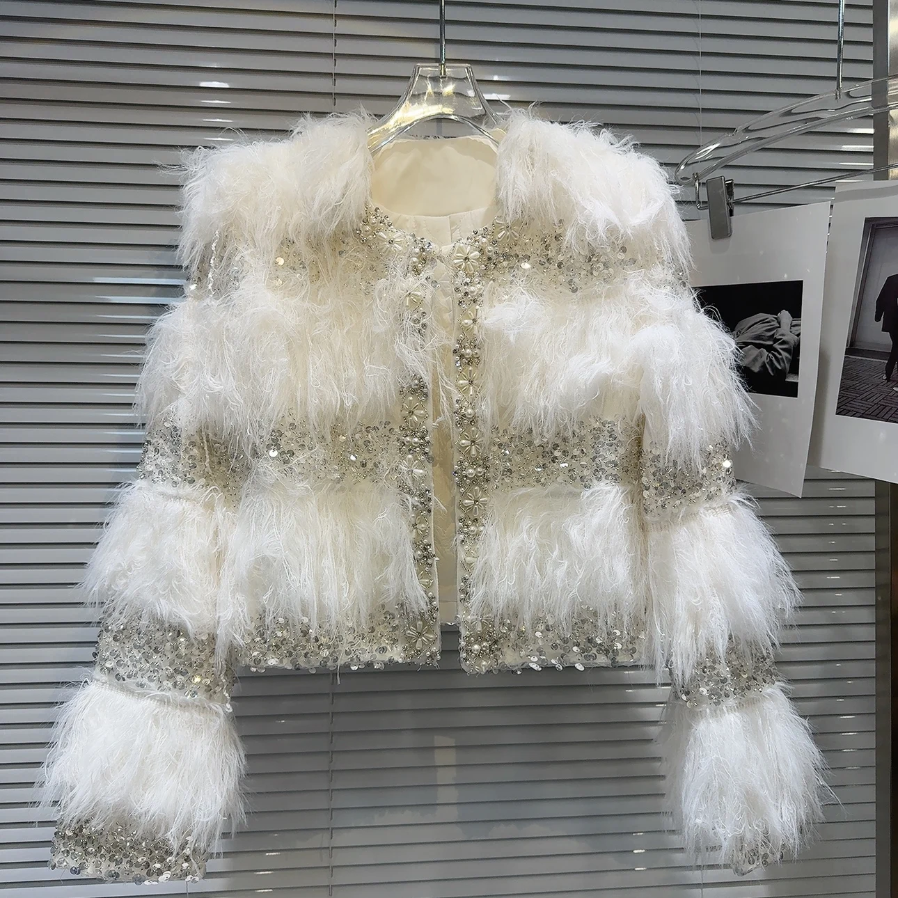 

Winter New Pearl Bright Spots Cotton Woolen Jaet Women's Faionable Thiened Lamb Fur Outerwear Top round Ne Button Clo...