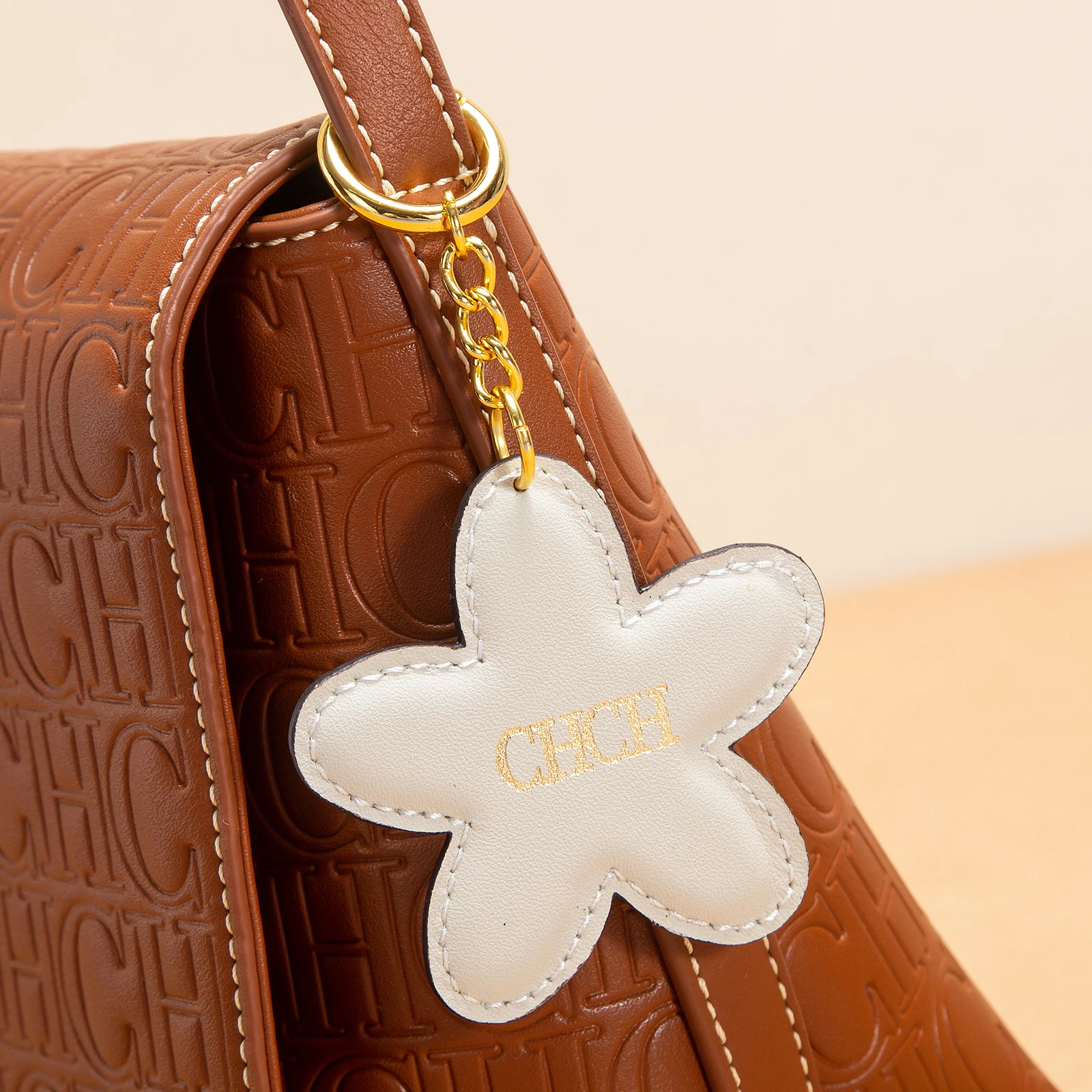 ديكور معلق للأمتعة جديد 2025 مع نمط زهرة الدب تيدي بير وزخرفة بسيطة