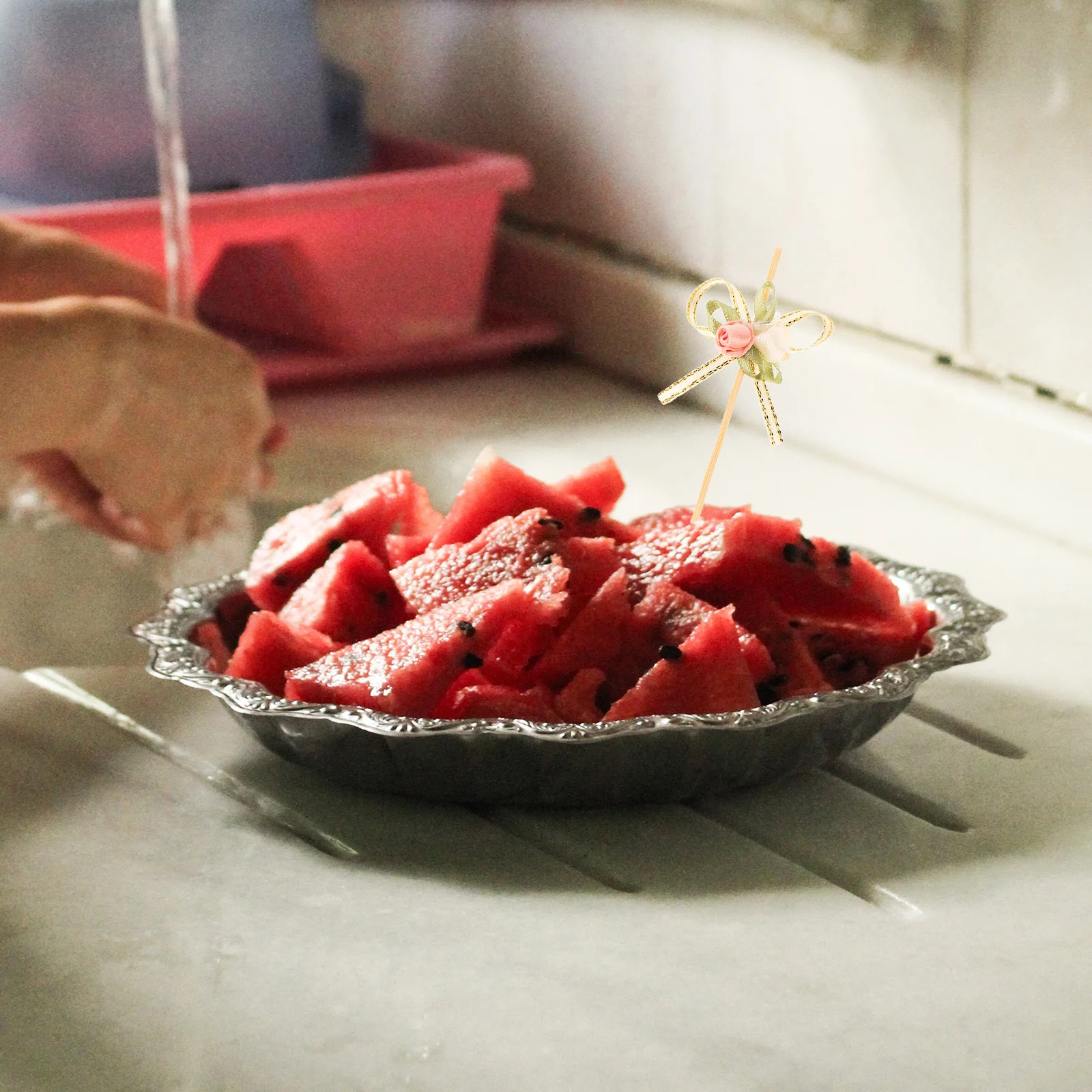 

100Pcs Disposable Elegant Butterfly Bow Picks Fruit Skewers Mini Cake Toppers Dessert Decorations Wedding Party Shower