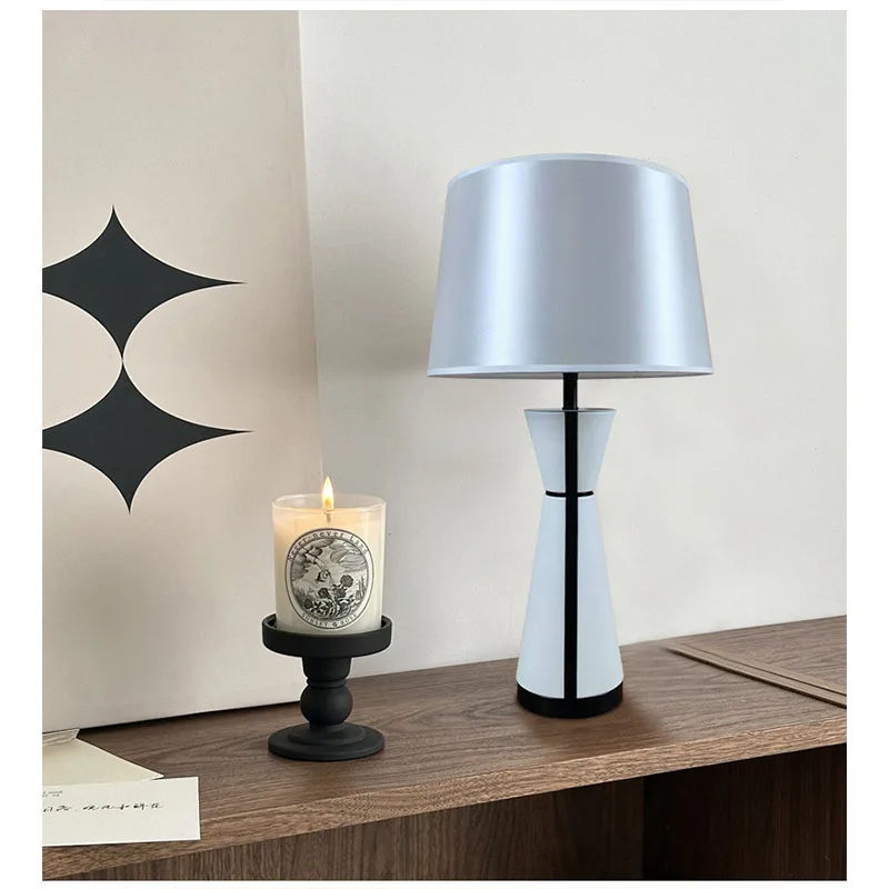 مصمم الرجعية الجلود غرفة المعيشة دراسة تصميم الشعور الأمريكية ضوء الفاخرة الشعور مصباح مكتبي عمودي زخرفة الجو الشعور