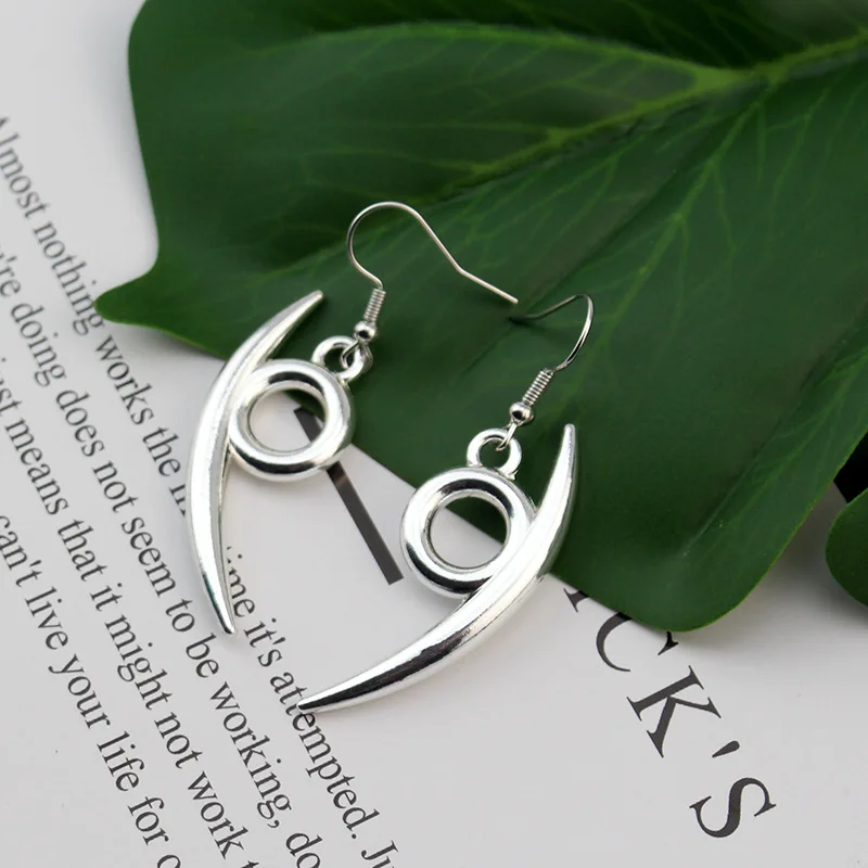 Аниме Ниндзя Орочимару Косплей Серьги из сплава Акацуки Ювелирные изделия Готический кулон унисекс Крючок для ушей Аксессуары Украшение Подарочный реквизит