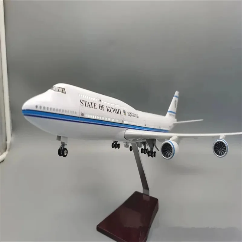 1:150 Scale Model Airplane B747 Kuwaiti aircraft model 747 Planes Model Kits Display Diecast Airplane Model for Adults with LED