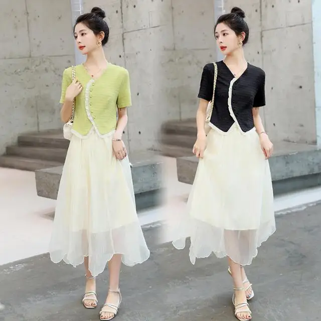 Spring and Summer Slim Fit Women's Set 2023 New Korean Version Reduced Age Half Skirt Exquisite and Beautiful Top Two Piece Set