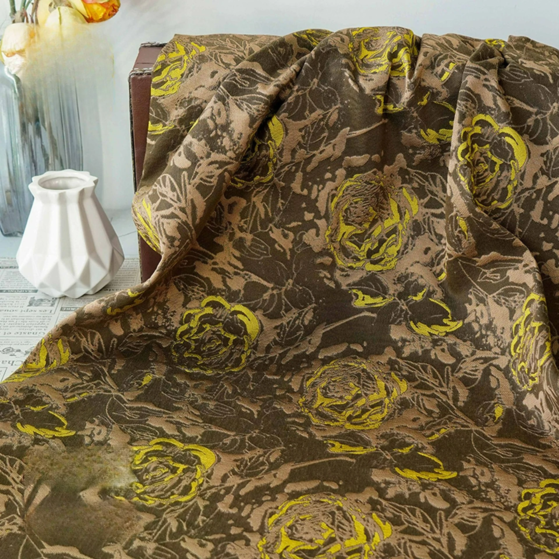 

Artistic Style Relief Abstract Rose Woven Jacquard Fabric Retro Dress Skirt Suit Decorative Sewing Fabric