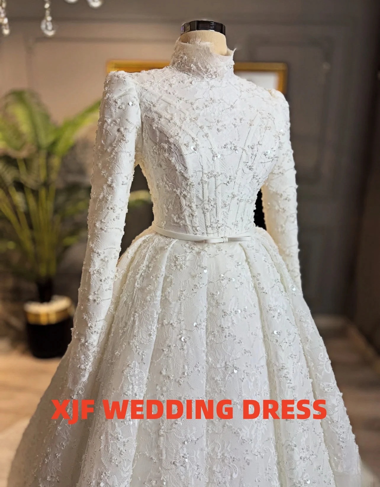 فستان زفاف مخصص برقبة عالية وأكمام طويلة على شكل حرف a أنيق أماندا نوفيا فيستدوس دي نوفيا أماندا نوفيا #1