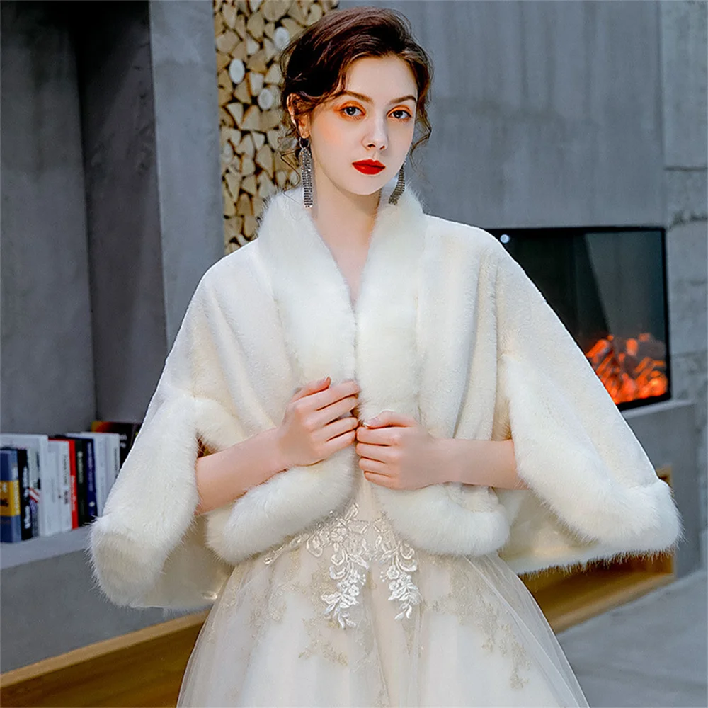 Winter Short Thick Warm Bridesmaid Wedding Poncho Cape Women Fur Collar Split Bride Shawl Bridal Party Dress Wrap Accessories