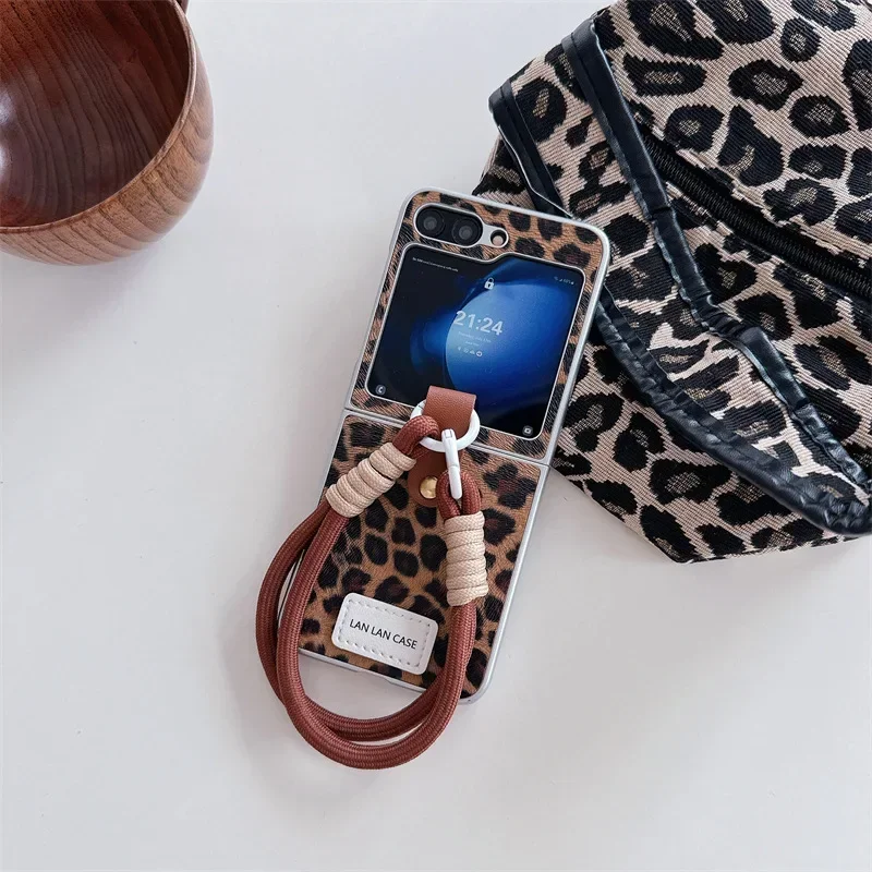 

Fashion Leopard Print Phone Case for Samsung Galaxy Z Flip 6 5 4 3 Protective Back Cover for ZFlip4 ZFlip5 ZFlip6 Case Shell