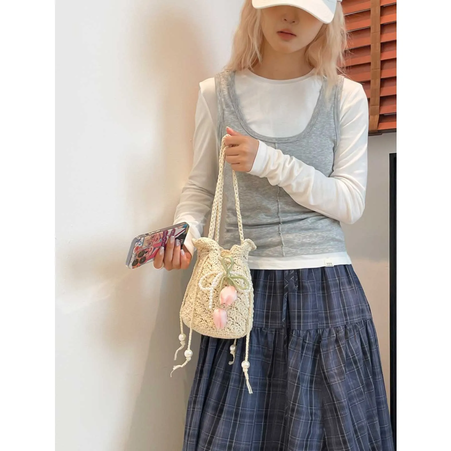 

Summer vacation super hot woven crossbody small bag for women 2025 new mobile phone bag white knitted bucket bag