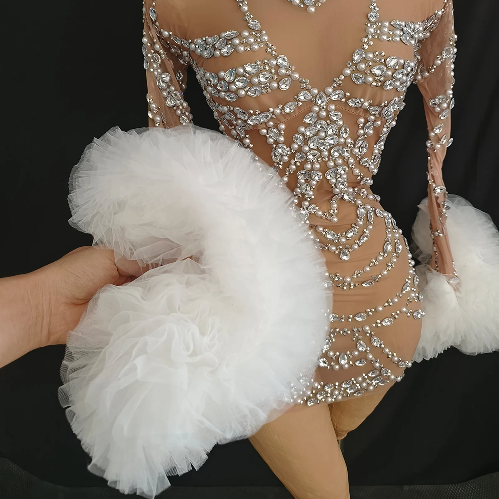 Seksowna i luksusowa sukienka z diamentami i perłami, z prześwitującymi elementami, z długim rękawem, idealna na występy sceniczne, dla piosenkarki, na imprezę, urodziny lub inne wydarzenia.