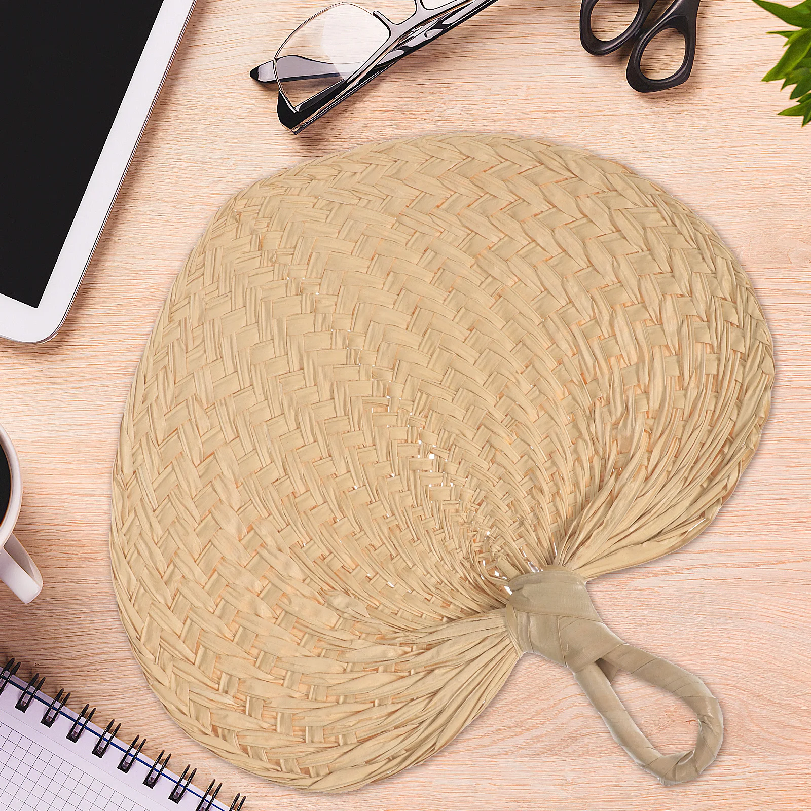 

Walk Straw Fan Handmade Cattail Leaf Summer Simple Cool for Home Outdoor Use Lightweight Exquisite Detail