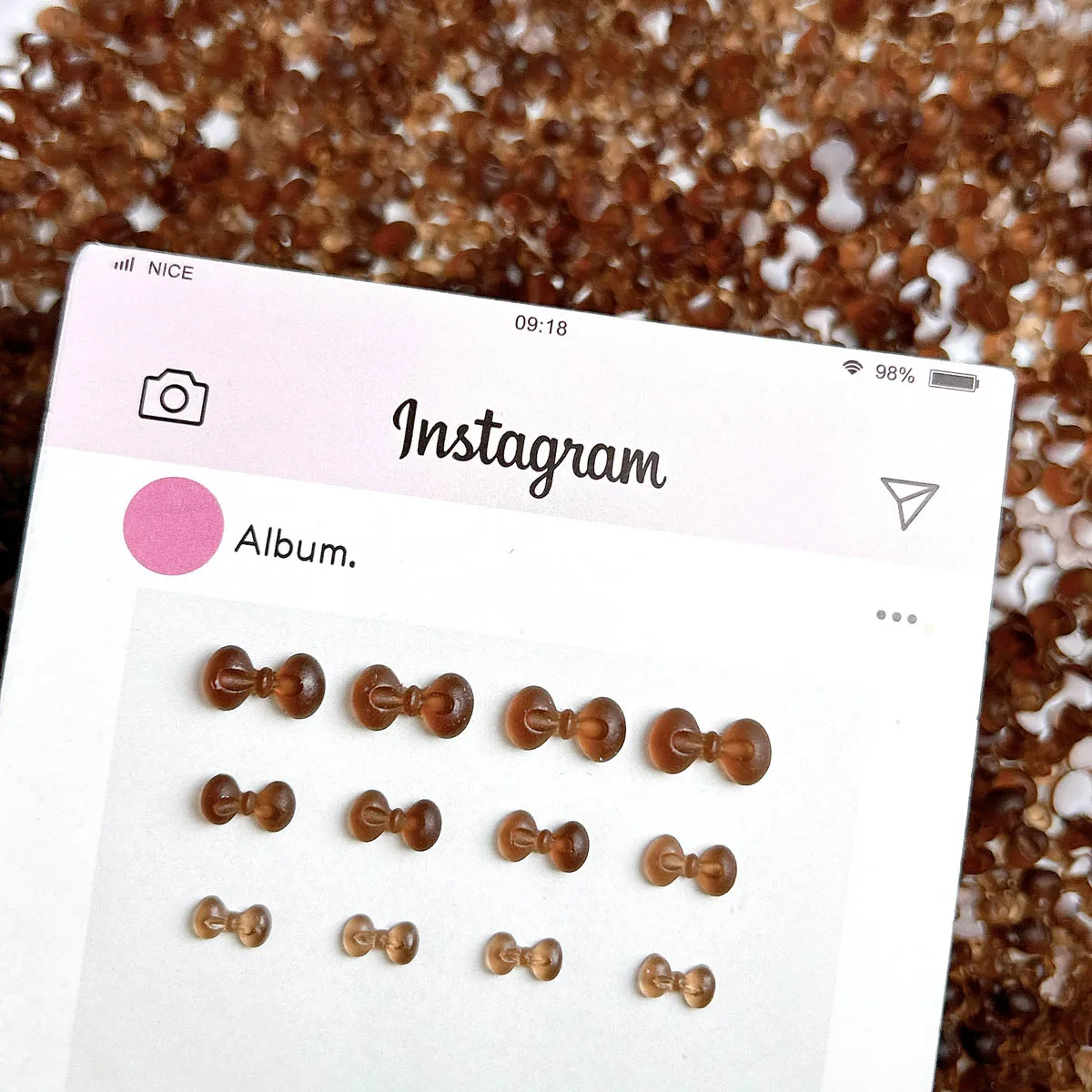 50 SZTUK Przezroczystych Ozdób do Paznokci z Żywicy w Kolorze Maillard, Urocze, Grube Brązowe Kokardki 3D do Dekoracji Paznokci DIY, Kolczyków i Paznokci