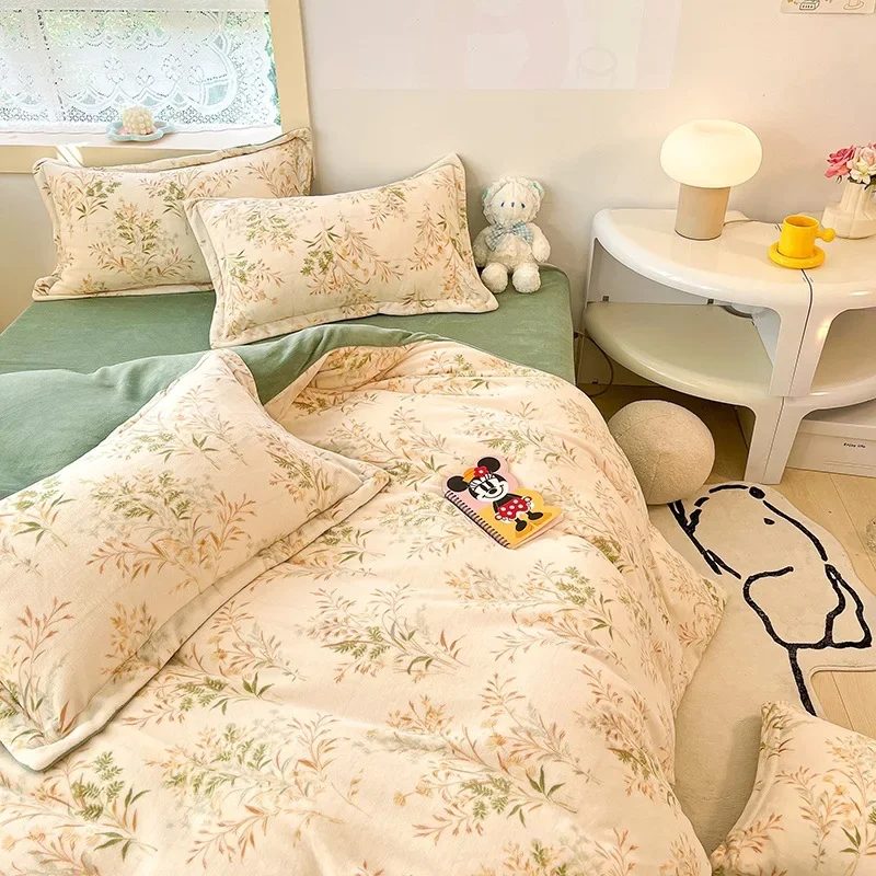 Imagem -02 - Conjunto de Cama de Flanela Quente Espessado Capa de Edredão Folha Fronha Linho Desenhos Animados Fofo Luxo Rainha Têxtil Doméstico Inverno Pcs