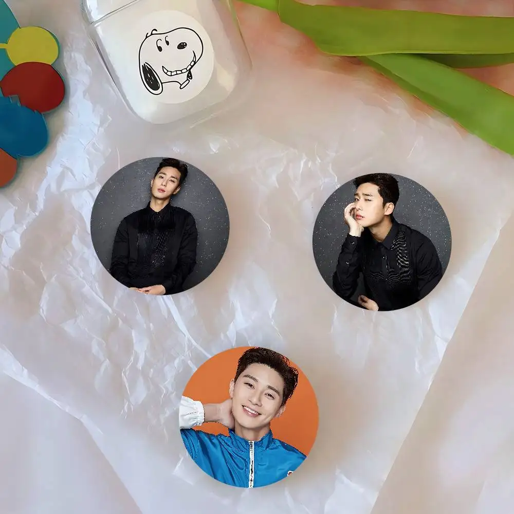 P-Park Seo-joon شارات 32/44/58 مللي متر دبابيس كرتونية مستديرة دبابيس يدوية لحقيبة الظهر مجوهرات اكسسوارات هدايا شارة إبداعية