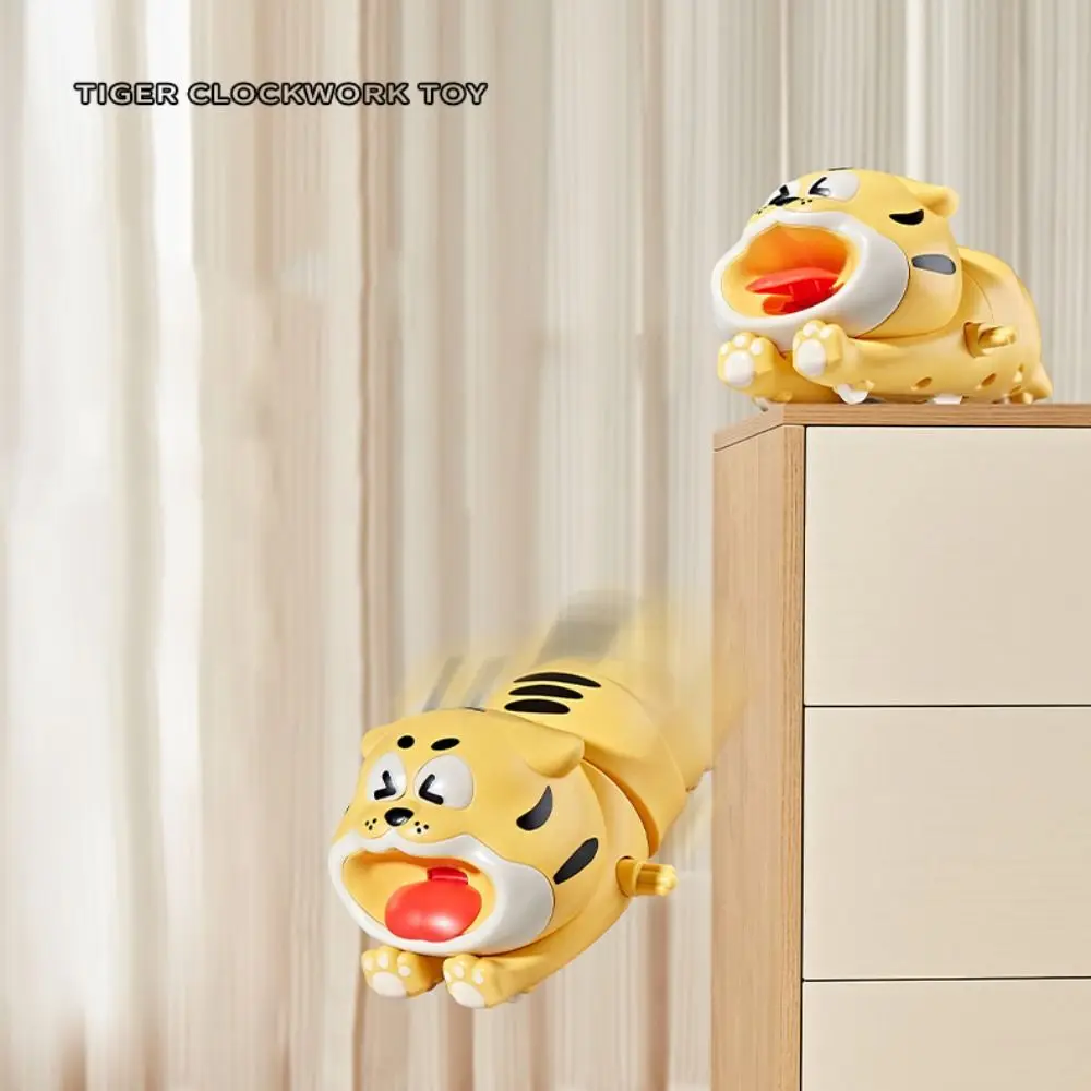 클라이밍 타이거즈 시계태엽 장난감 움직이는 인터랙티브 동물 타이거즈 윈드업 장난감 귀여운 만화 타이거즈 시계태엽 모델 유치원용