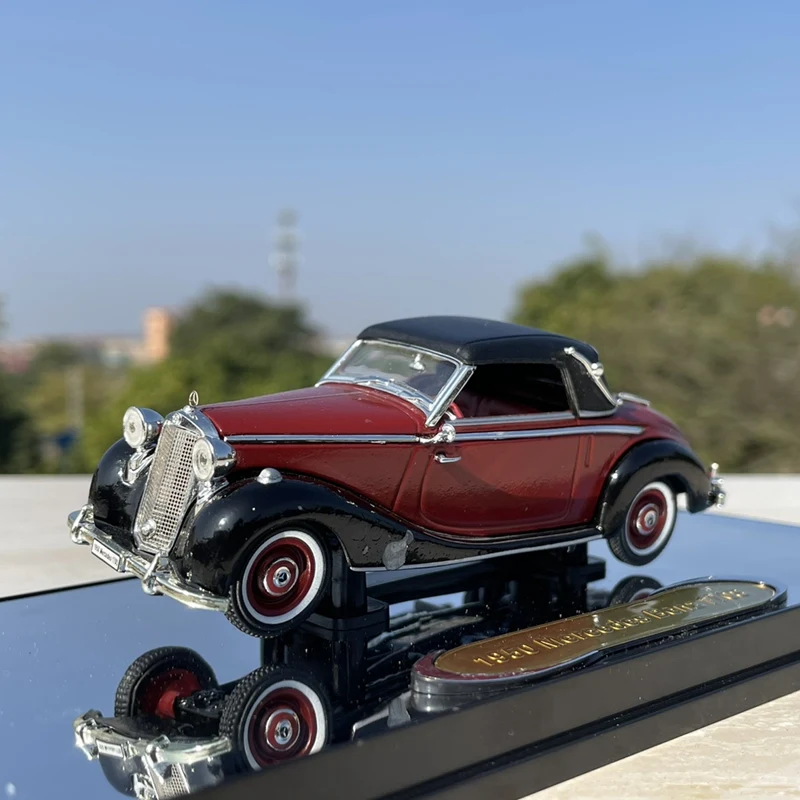 1/43 Classical Old Car Alloy Car Model Diecasts Metal Simulation Retro Vintage Car Model Vehicles Collection Childrens Toys Gift