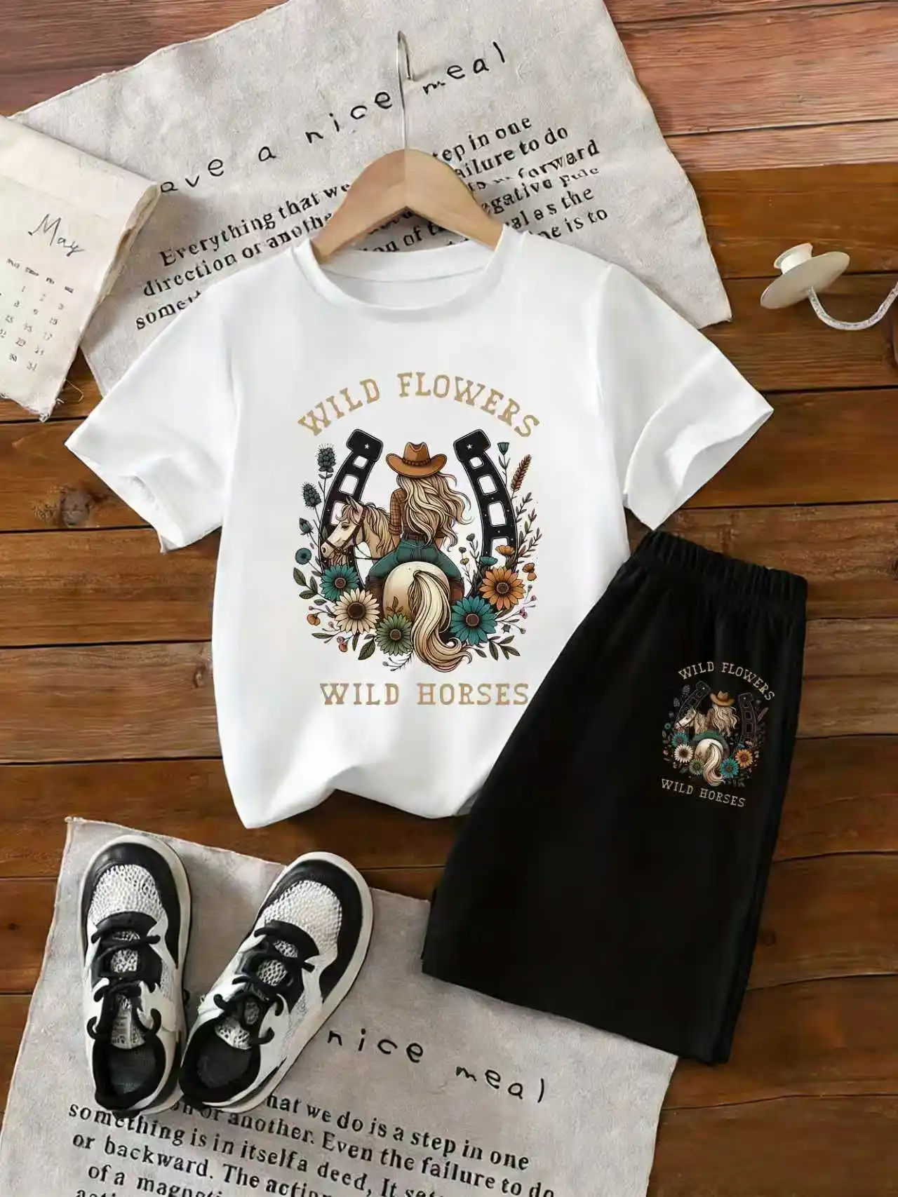 2 pieces: Girls' Summer Sweet Cute Short Sleeve Shorts Set with Cartoon Cowgirl & Horse Prints