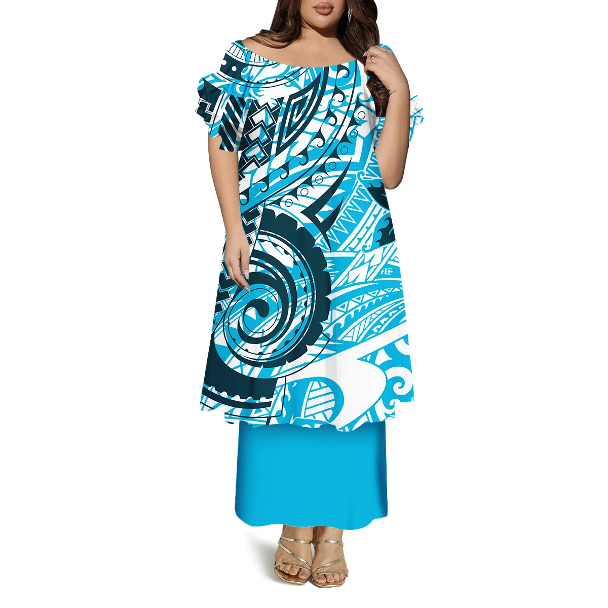 Um vestido polinésio feito sob medida casual de camada dupla com padrão em torno do pescoço e mangas borboleta confortável e solto