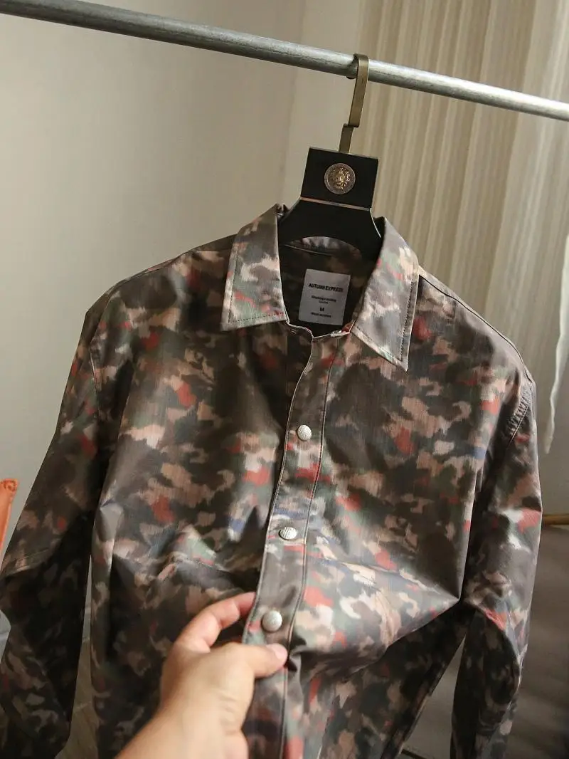 

Осенняя новинка: мужская рубашка-куртка свободного кроя в американском стиле с камуфляжным принтом, с воротником, длинными рукавами, для активного отдыха, молодежный тренд