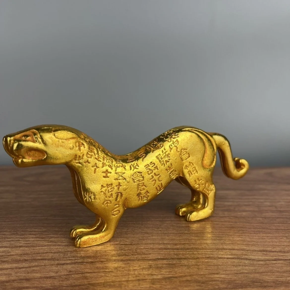 Collection of handcrafted Du Tiger talismans, gilded Qin Yangling Tiger  ancient military talisman tokens, creative ornaments