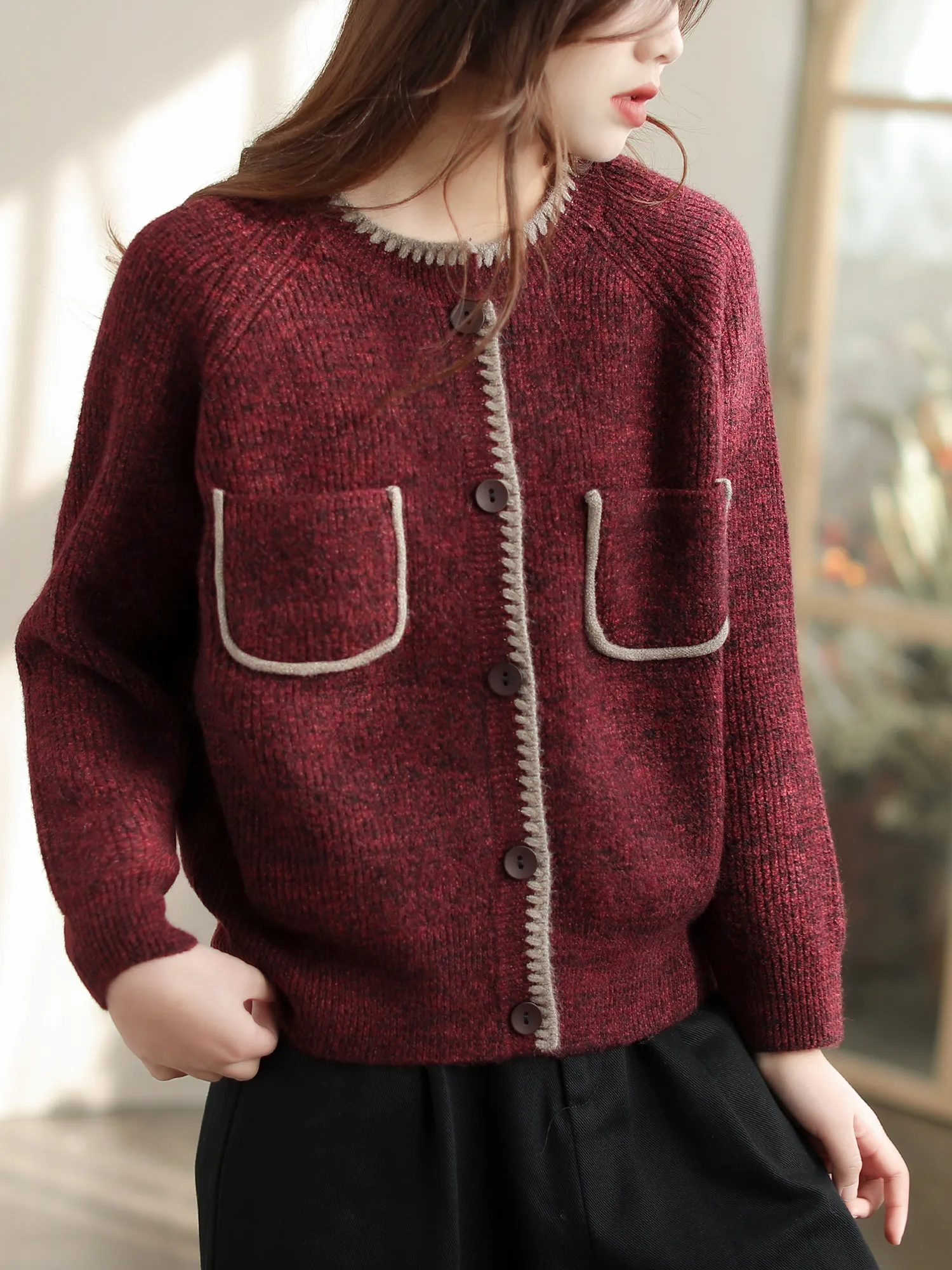 

Новый женский свободный кардиган на осень-зиму: винтажный, повседневный, с эффектом стройности, универсальный, женственный.