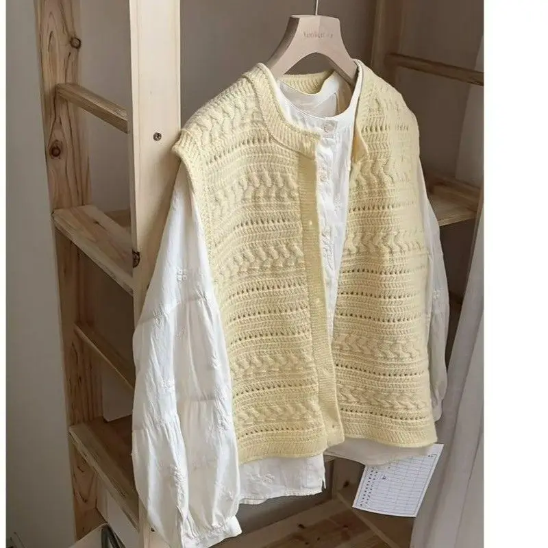 

2025 весенне-осенний новый дизайн, милая рубашка, женский полый вязаный жилет, повседневный модный комплект из двух предметов