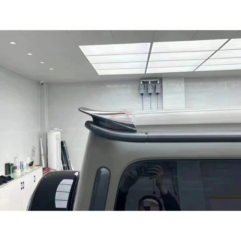 

Для Mercedes-Benz G-Class W465 G500 G550 G63: Спойлер на крышу из сухого карбона в стиле Top Style