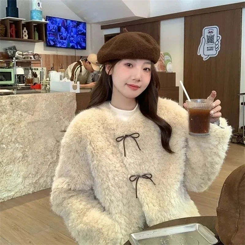 

2025 Новая зимняя куртка из искусственного меха для женщин, короткий толстый и теплый топ, облегающая и универсальная куртка из ароматного меха, зимняя абрикосовая куртка