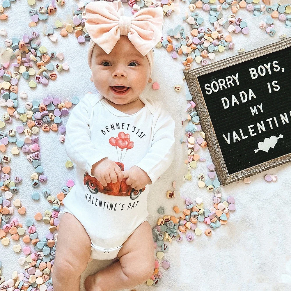 Персонализированный детский боди на первый день Святого Валентина, комбинезон для новорожденных на первый день Святого Валентина, комбинезон на день Святого Валентина с индивидуальным именем