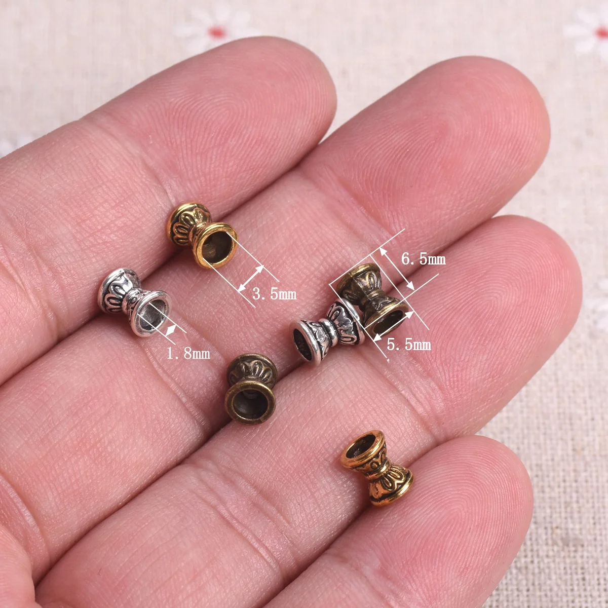 30pcs Hollow clessidra forma oro antico/argento tibetano colore 6.5x5.5mm perline distanziatrici in metallo sciolto per la creazione di gioielli fai