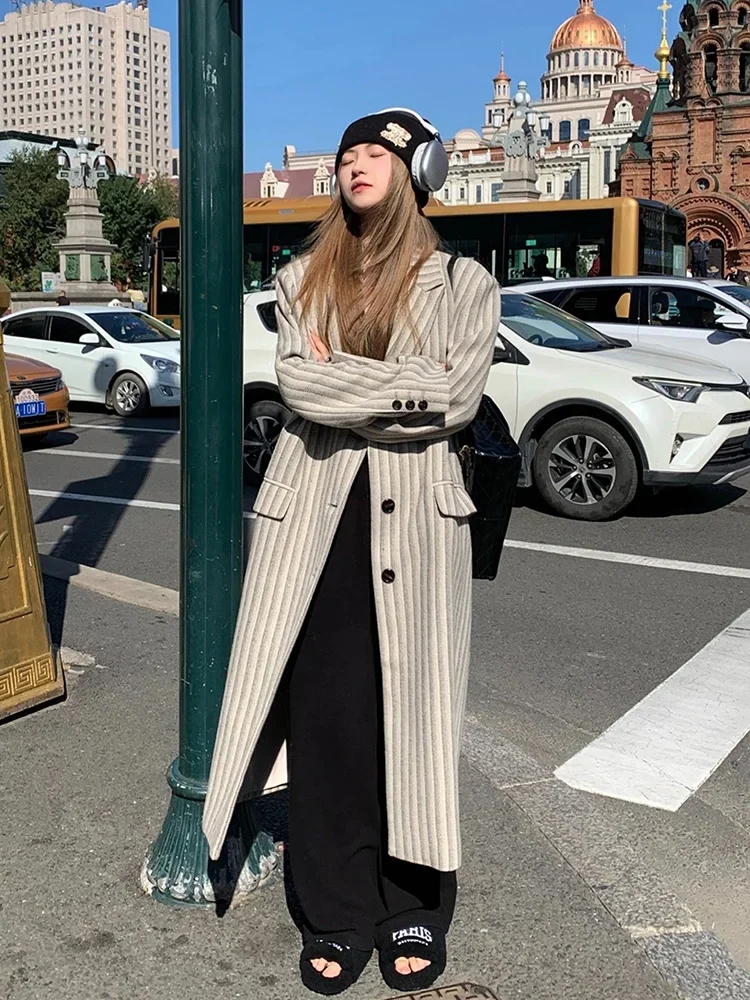 Paris Chic 2024 Winter New High Quality Gray Brown Striped Wool Coats for Women\'s Retro Thick Hepburn Style Suit Jacket Overcoat