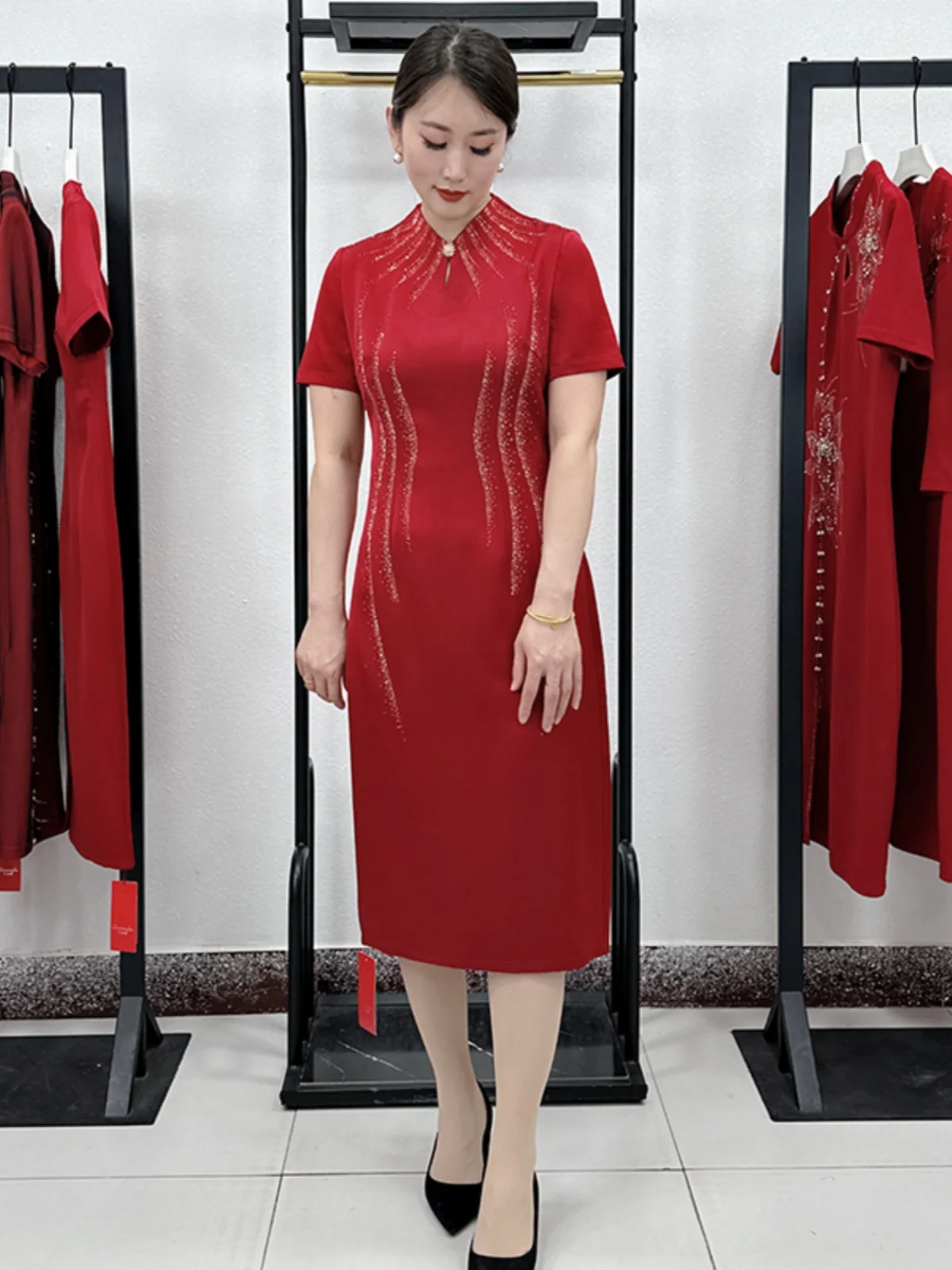 

Элегантное вечернее платье для молодой мамы из ацетатного волокна, приталенный фасон, на пуговицах, юбка средней длины