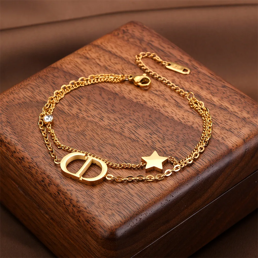 Modisches Doppelschicht-Armband aus Titanstahl mit Buchstaben- und Stern-Design, Schlichte Eleganz für Tägliches Tragen, Einzigartiger Stil Handschmuck