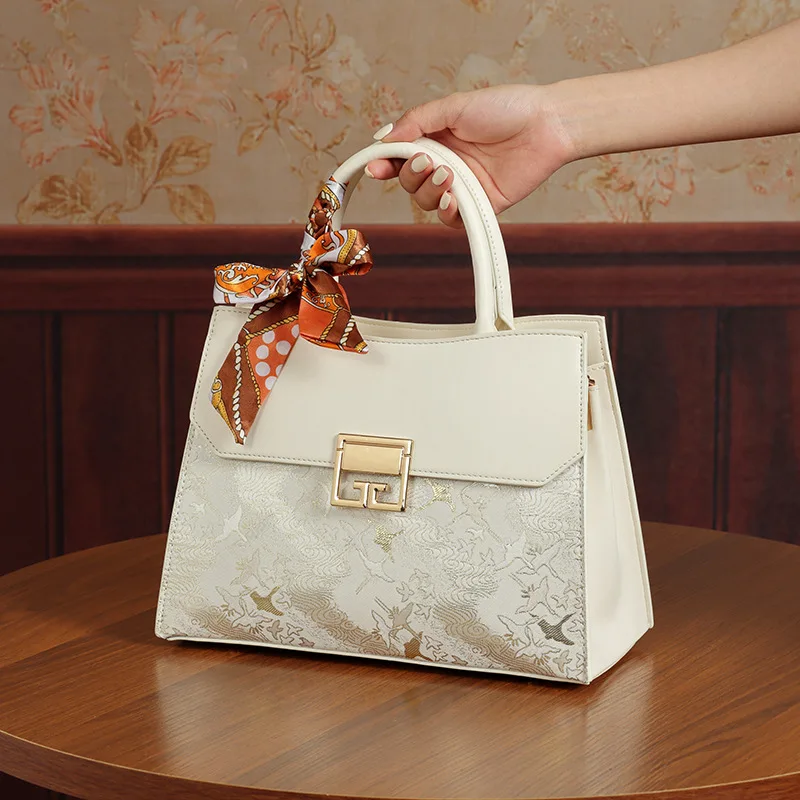 2026 Summer Fashion Women Tote Bag Niche Design High End Texture Big Capacity Shoulder Crossbody Purse Trendy