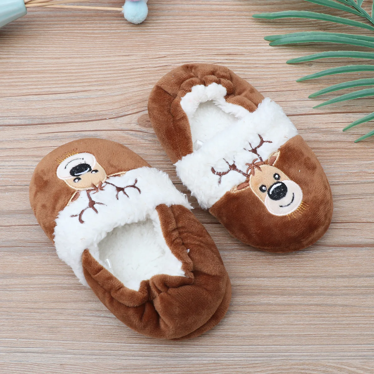 

1Pair Children Winter Warm Indoor Slippers Brown 17.5cm Christmas Elk Pattern Cotton Non Slip Slippers for Kids